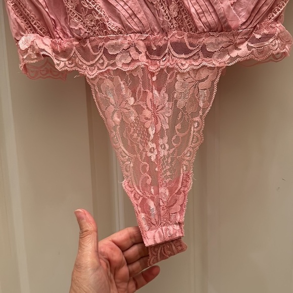 Free People Pink Short Sleeve Bodysuit SzS - Picture 2 of 10